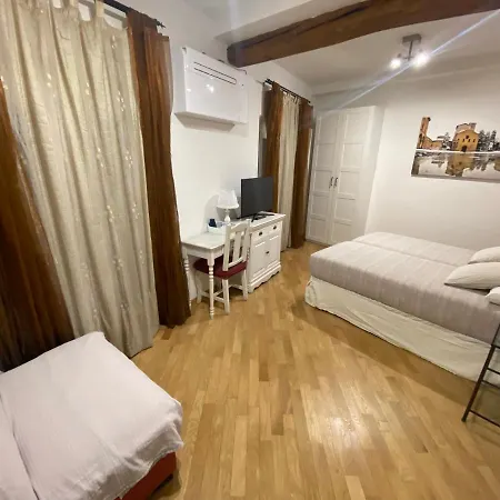Guest house B&B And Home La Piazzetta Della Pioggia