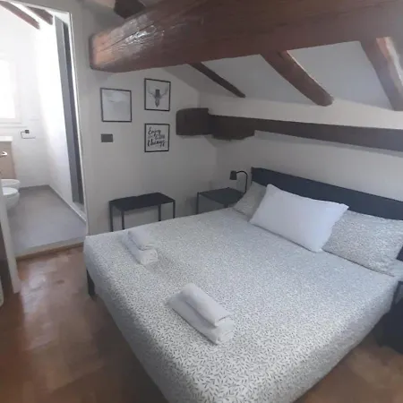 Guest house B&B And Home La Piazzetta Della Pioggia Bologna
