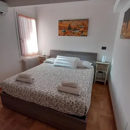 B&B And Home La Piazzetta Della Pioggia 2*