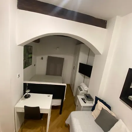 B&B And Home La Piazzetta Della Pioggia 2*