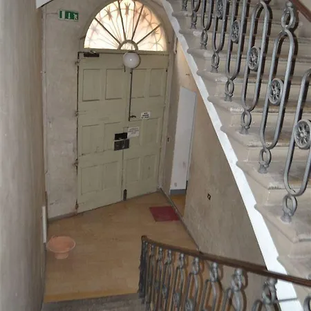 B&B And Home La Piazzetta Della Pioggia Guest house
