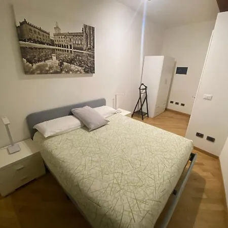 And La Piazzetta Della Pioggia Bologna