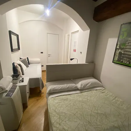 And La Piazzetta Della Pioggia Bologna