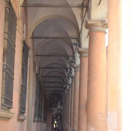 And La Piazzetta Della Pioggia