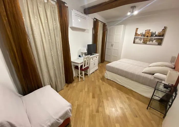 Maison d'hôtes And La Piazzetta Della Pioggia