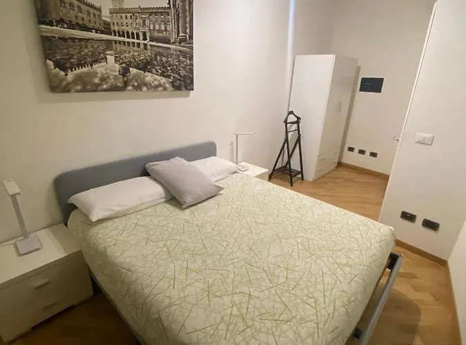 And La Piazzetta Della Pioggia Bologne