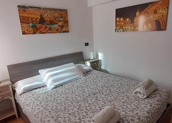 And La Piazzetta Della Pioggia Bologne