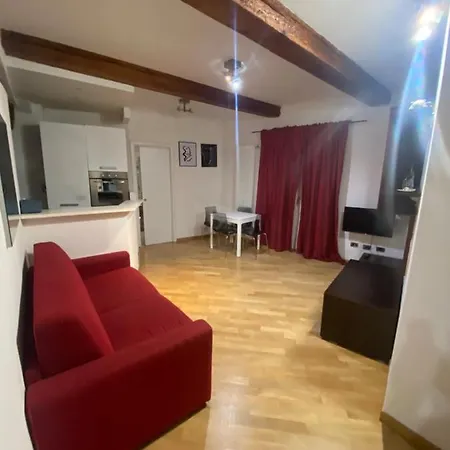 And La Piazzetta Della Pioggia