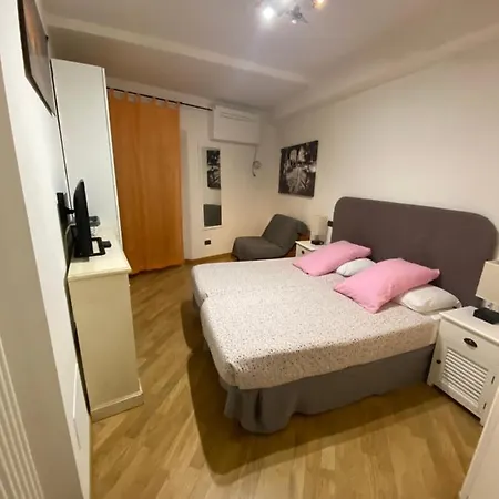 And La Piazzetta Della Pioggia