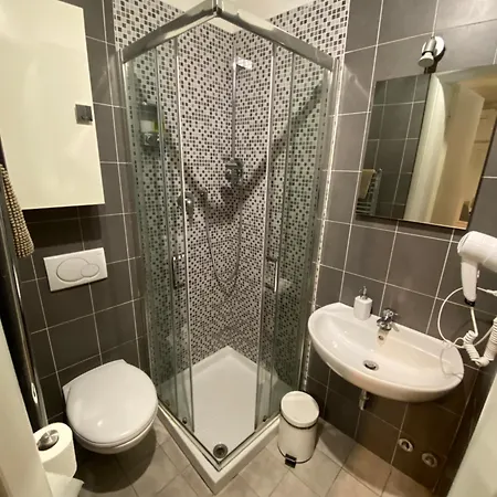 La Piazzetta Della Pioggia Bologna