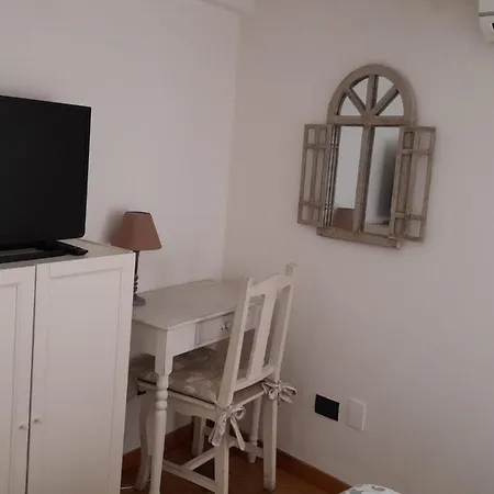 And La Piazzetta Della Pioggia 3*