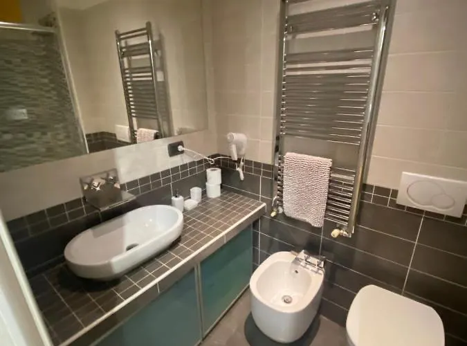 And La Piazzetta Della Pioggia