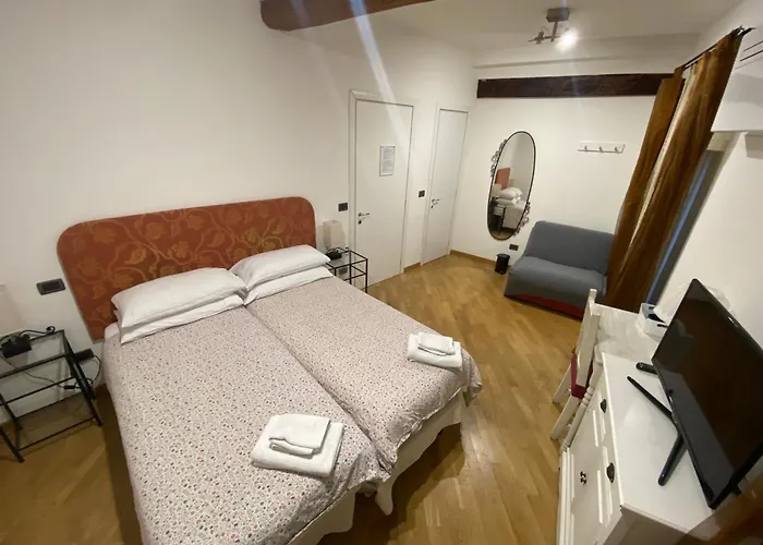 Konukevi And La Piazzetta Della Pioggia 3*