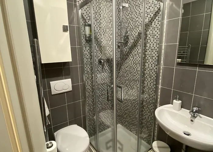 Konukevi And La Piazzetta Della Pioggia 3*