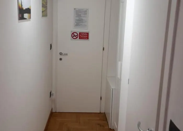 Konukevi And La Piazzetta Della Pioggia 3*