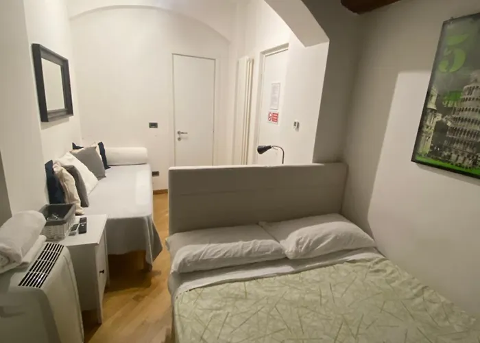 And La Piazzetta Della Pioggia Bolonya