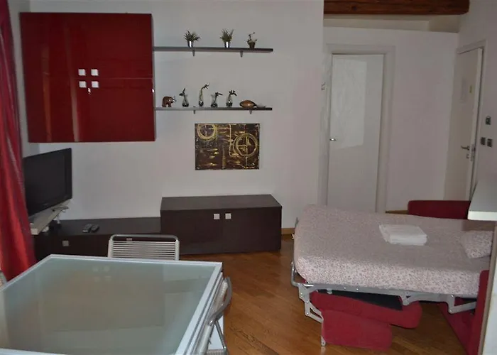 And La Piazzetta Della Pioggia Bolonya