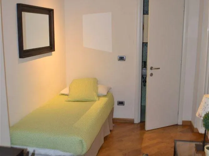 And La Piazzetta Della Pioggia Bolonya