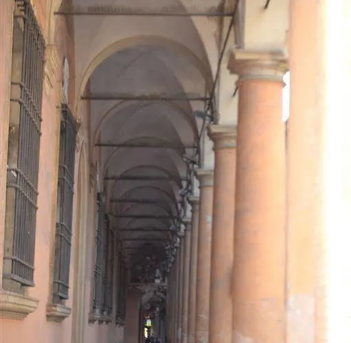 And La Piazzetta Della Pioggia