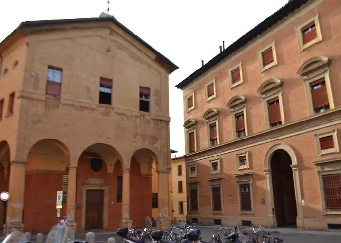 And La Piazzetta Della Pioggia Bologna